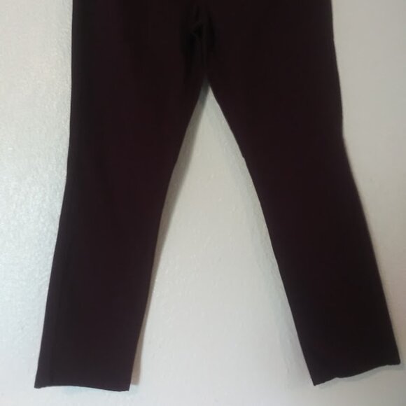 Westbound women's size 12 Short maroon or wine color pull up pants - Picture 3 of 13